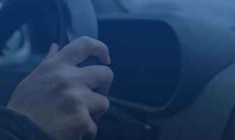 Cuidados essenciais com o carro nas manhãs geladas de inverno.