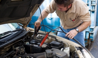 OS EQUIPAMENTOS E ACESSÓRIOS ESSENCIAIS PARA SE TER NO CARRO