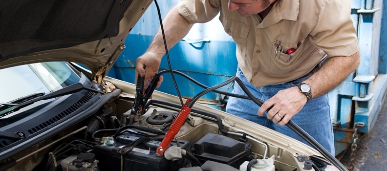 OS EQUIPAMENTOS E ACESSÓRIOS ESSENCIAIS PARA SE TER NO CARRO